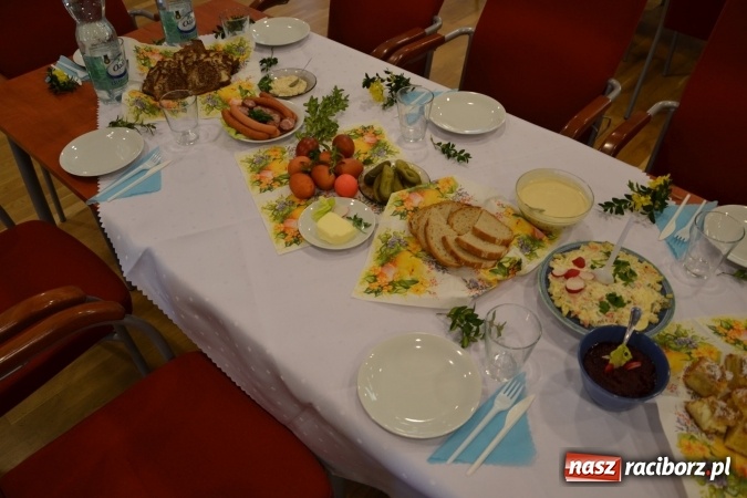 Zdjęcie w galerii na portalu naszraciborz.pl: Na Zamku Piastowskim zorganizowano wielkanocny podwieczorek wiadomości z regionu