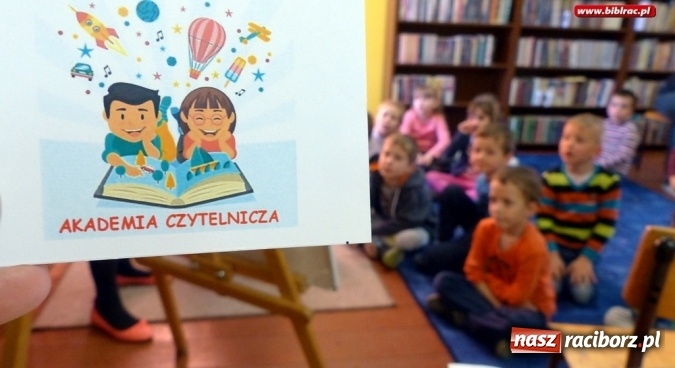 Zdjęcie w galerii na portalu naszraciborz.pl: Dzieci spotkały się w bibliotece z właścicielem agencji detektywistycznej R&oacute;żowe Okulary wiadomości z regionu