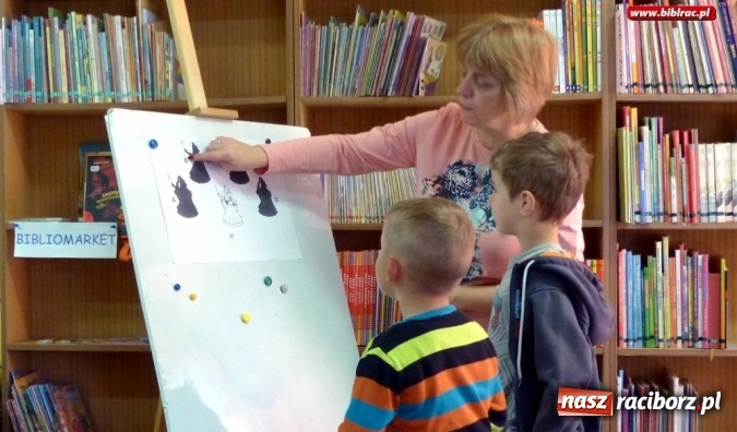 Zdjęcie w galerii na portalu naszraciborz.pl: Dzieci spotkały się w bibliotece z właścicielem agencji detektywistycznej R&oacute;żowe Okulary wiadomości z regionu