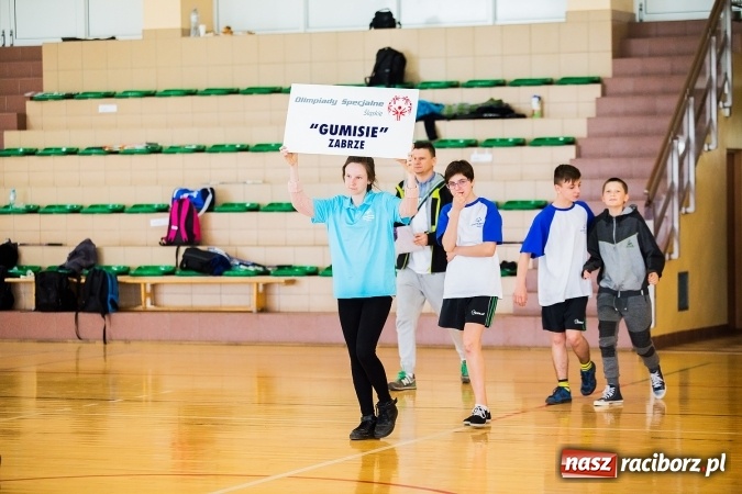 Zdjęcie w galerii na portalu naszraciborz.pl: XV Śląski Turniej Badmintona Olimpiad Specjalnych wiadomości z regionu