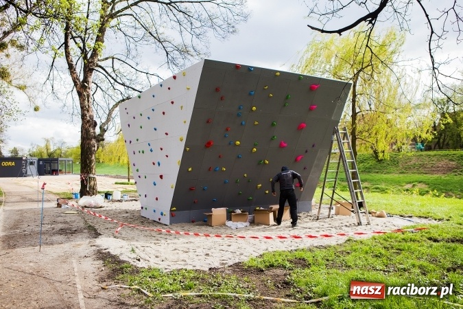 Zdjęcie w galerii na portalu naszraciborz.pl: Jedna ze ścianek wspinaczkowych nad Odrą już prawie gotowa wiadomości z regionu