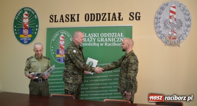 Zdjęcie w galerii na portalu naszraciborz.pl: Komendant ŚlOSG spotkał się z uczestnikami misji zagranicznej w Macedonii  wiadomości z regionu