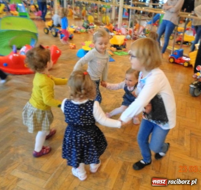 Zdjęcie w galerii na portalu naszraciborz.pl: Fiku-miku wspomina ciepłe dni  wiadomości z regionu