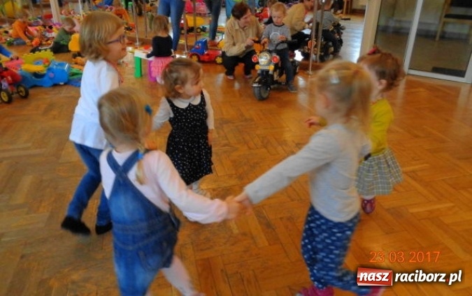 Zdjęcie w galerii na portalu naszraciborz.pl: Fiku-miku wspomina ciepłe dni  wiadomości z regionu