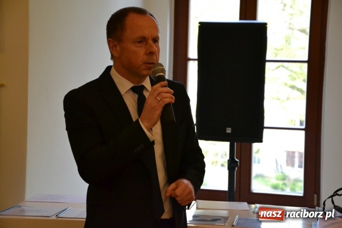 Zdjęcie w galerii na portalu naszraciborz.pl: Suszenie głowy - wernisaż wystawy prac uczni&oacute;w z CKZiU nr 1 w Raciborzu na Zamku Piastowskim wiadomości z regionu