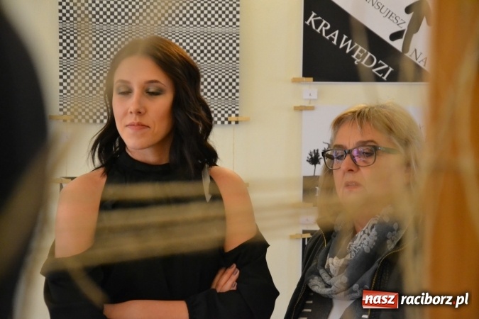 Zdjęcie w galerii na portalu naszraciborz.pl: Suszenie głowy - wernisaż wystawy prac uczni&oacute;w z CKZiU nr 1 w Raciborzu na Zamku Piastowskim wiadomości z regionu