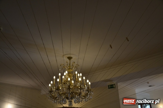 Zdjęcie w galerii na portalu naszraciborz.pl: Suszenie głowy - wernisaż wystawy prac uczni&oacute;w z CKZiU nr 1 w Raciborzu na Zamku Piastowskim wiadomości z regionu