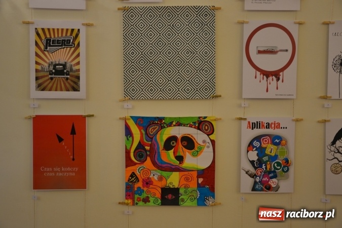 Zdjęcie w galerii na portalu naszraciborz.pl: Suszenie głowy - wernisaż wystawy prac uczni&oacute;w z CKZiU nr 1 w Raciborzu na Zamku Piastowskim wiadomości z regionu