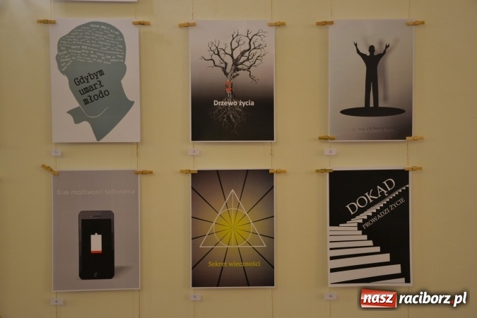 Zdjęcie w galerii na portalu naszraciborz.pl: Suszenie głowy - wernisaż wystawy prac uczni&oacute;w z CKZiU nr 1 w Raciborzu na Zamku Piastowskim wiadomości z regionu