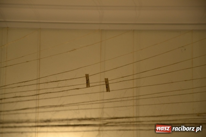 Zdjęcie w galerii na portalu naszraciborz.pl: Suszenie głowy - wernisaż wystawy prac uczni&oacute;w z CKZiU nr 1 w Raciborzu na Zamku Piastowskim wiadomości z regionu