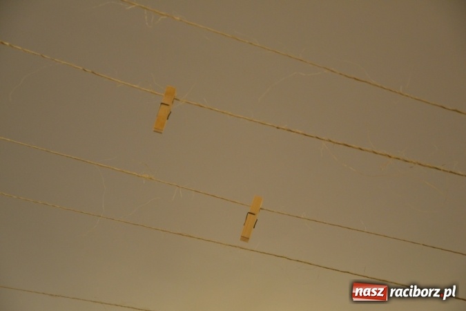 Zdjęcie w galerii na portalu naszraciborz.pl: Suszenie głowy - wernisaż wystawy prac uczni&oacute;w z CKZiU nr 1 w Raciborzu na Zamku Piastowskim wiadomości z regionu