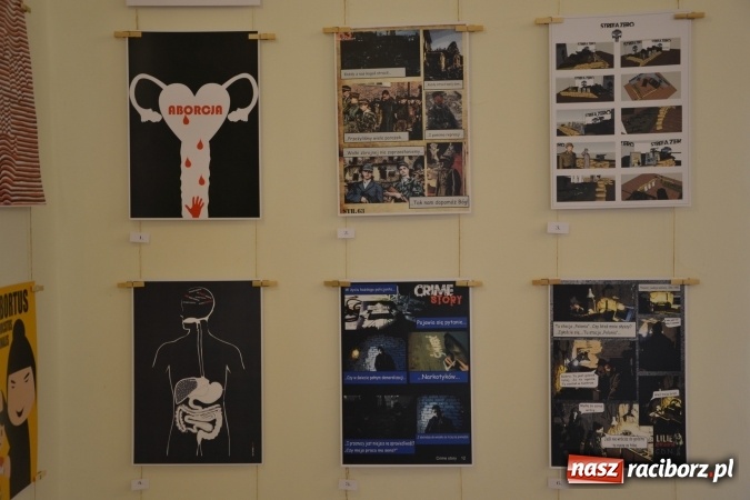 Zdjęcie w galerii na portalu naszraciborz.pl: Suszenie głowy - wernisaż wystawy prac uczni&oacute;w z CKZiU nr 1 w Raciborzu na Zamku Piastowskim wiadomości z regionu