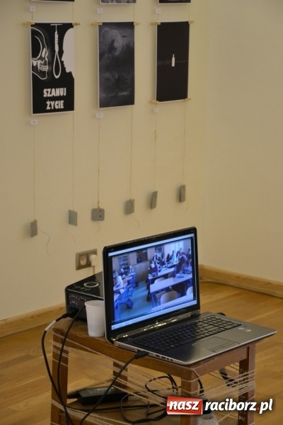 Zdjęcie w galerii na portalu naszraciborz.pl: Suszenie głowy - wernisaż wystawy prac uczni&oacute;w z CKZiU nr 1 w Raciborzu na Zamku Piastowskim wiadomości z regionu