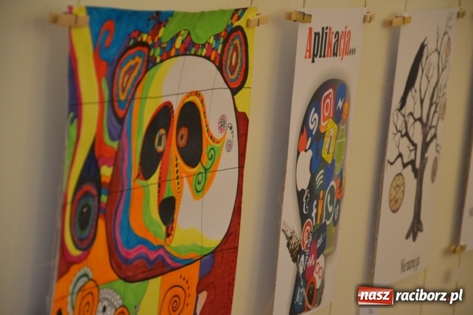 Zdjęcie w galerii na portalu naszraciborz.pl: Suszenie głowy - wernisaż wystawy prac uczni&oacute;w z CKZiU nr 1 w Raciborzu na Zamku Piastowskim wiadomości z regionu