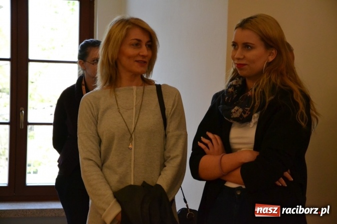 Zdjęcie w galerii na portalu naszraciborz.pl: Suszenie głowy - wernisaż wystawy prac uczni&oacute;w z CKZiU nr 1 w Raciborzu na Zamku Piastowskim wiadomości z regionu