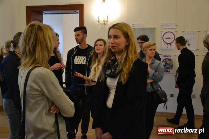 Zdjęcie w galerii na portalu naszraciborz.pl: Suszenie głowy - wernisaż wystawy prac uczni&oacute;w z CKZiU nr 1 w Raciborzu na Zamku Piastowskim wiadomości z regionu