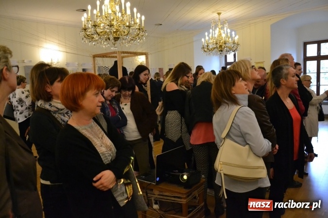 Zdjęcie w galerii na portalu naszraciborz.pl: Suszenie głowy - wernisaż wystawy prac uczni&oacute;w z CKZiU nr 1 w Raciborzu na Zamku Piastowskim wiadomości z regionu