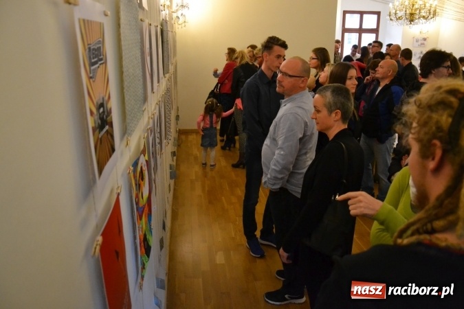 Zdjęcie w galerii na portalu naszraciborz.pl: Suszenie głowy - wernisaż wystawy prac uczni&oacute;w z CKZiU nr 1 w Raciborzu na Zamku Piastowskim wiadomości z regionu