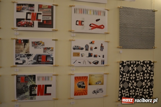 Zdjęcie w galerii na portalu naszraciborz.pl: Suszenie głowy - wernisaż wystawy prac uczni&oacute;w z CKZiU nr 1 w Raciborzu na Zamku Piastowskim wiadomości z regionu