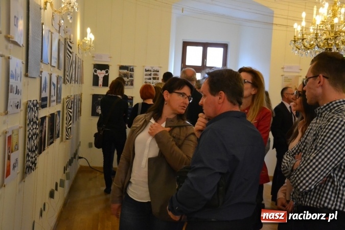 Zdjęcie w galerii na portalu naszraciborz.pl: Suszenie głowy - wernisaż wystawy prac uczni&oacute;w z CKZiU nr 1 w Raciborzu na Zamku Piastowskim wiadomości z regionu