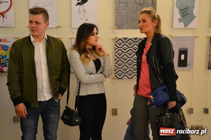 Zdjęcie w galerii na portalu naszraciborz.pl: Suszenie głowy - wernisaż wystawy prac uczni&oacute;w z CKZiU nr 1 w Raciborzu na Zamku Piastowskim wiadomości z regionu