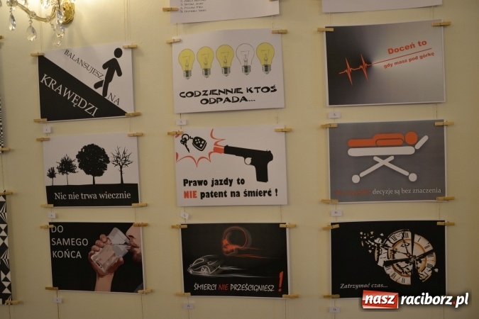 Zdjęcie w galerii na portalu naszraciborz.pl: Suszenie głowy - wernisaż wystawy prac uczni&oacute;w z CKZiU nr 1 w Raciborzu na Zamku Piastowskim wiadomości z regionu