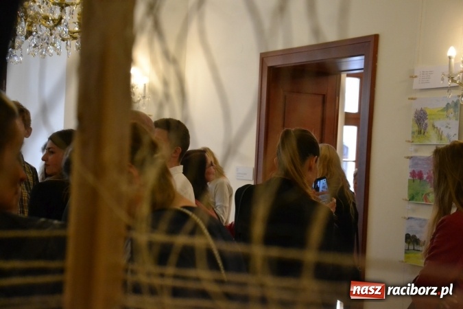Zdjęcie w galerii na portalu naszraciborz.pl: Suszenie głowy - wernisaż wystawy prac uczni&oacute;w z CKZiU nr 1 w Raciborzu na Zamku Piastowskim wiadomości z regionu
