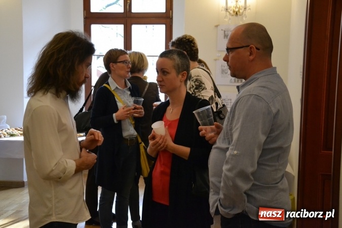 Zdjęcie w galerii na portalu naszraciborz.pl: Suszenie głowy - wernisaż wystawy prac uczni&oacute;w z CKZiU nr 1 w Raciborzu na Zamku Piastowskim wiadomości z regionu