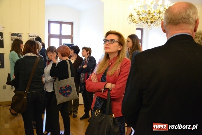 Zdjęcie w galerii na portalu naszraciborz.pl: Suszenie głowy - wernisaż wystawy prac uczni&oacute;w z CKZiU nr 1 w Raciborzu na Zamku Piastowskim wiadomości z regionu