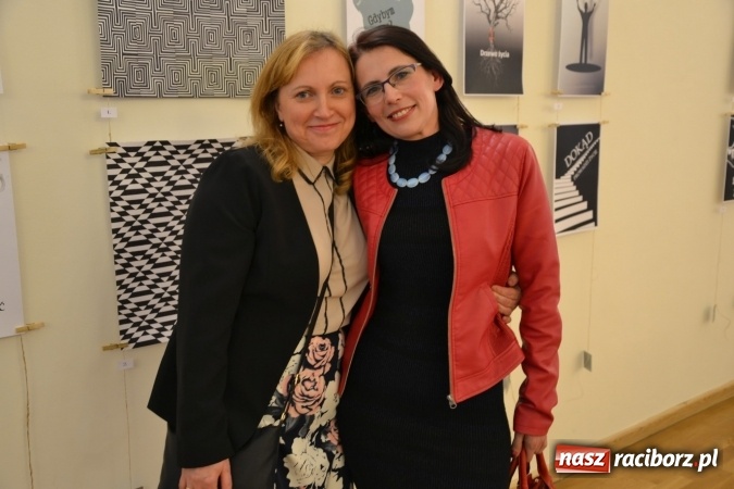 Zdjęcie w galerii na portalu naszraciborz.pl: Suszenie głowy - wernisaż wystawy prac uczni&oacute;w z CKZiU nr 1 w Raciborzu na Zamku Piastowskim wiadomości z regionu