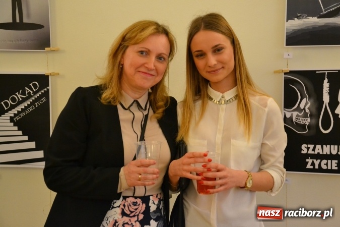 Zdjęcie w galerii na portalu naszraciborz.pl: Suszenie głowy - wernisaż wystawy prac uczni&oacute;w z CKZiU nr 1 w Raciborzu na Zamku Piastowskim wiadomości z regionu