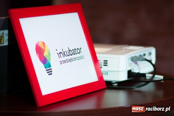 Zdjęcie w galerii na portalu naszraciborz.pl: Ciekawa narracja i ucieczka od schematów to podstawa. Paweł Tkaczyk - jeden z najlepszych marketerów w Polsce gościł dziś w Raciborzu wiadomości z regionu