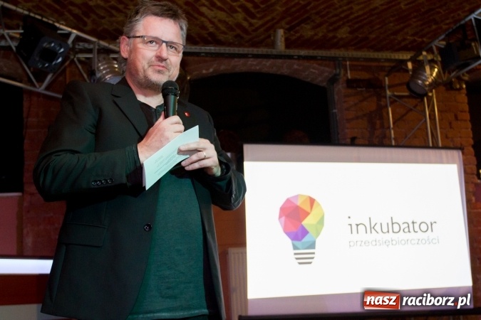 Zdjęcie w galerii na portalu naszraciborz.pl: Ciekawa narracja i ucieczka od schematów to podstawa. Paweł Tkaczyk - jeden z najlepszych marketerów w Polsce gościł dziś w Raciborzu wiadomości z regionu