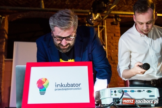 Zdjęcie w galerii na portalu naszraciborz.pl: Ciekawa narracja i ucieczka od schematów to podstawa. Paweł Tkaczyk - jeden z najlepszych marketerów w Polsce gościł dziś w Raciborzu wiadomości z regionu