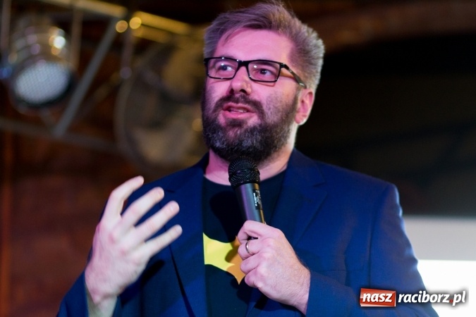 Zdjęcie w galerii na portalu naszraciborz.pl: Ciekawa narracja i ucieczka od schematów to podstawa. Paweł Tkaczyk - jeden z najlepszych marketerów w Polsce gościł dziś w Raciborzu wiadomości z regionu