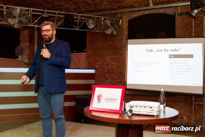 Zdjęcie w galerii na portalu naszraciborz.pl: Ciekawa narracja i ucieczka od schematów to podstawa. Paweł Tkaczyk - jeden z najlepszych marketerów w Polsce gościł dziś w Raciborzu wiadomości z regionu