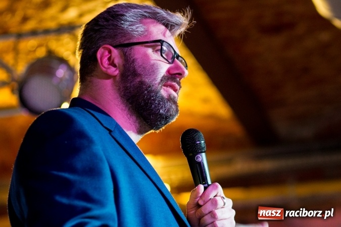 Zdjęcie w galerii na portalu naszraciborz.pl: Ciekawa narracja i ucieczka od schematów to podstawa. Paweł Tkaczyk - jeden z najlepszych marketerów w Polsce gościł dziś w Raciborzu wiadomości z regionu