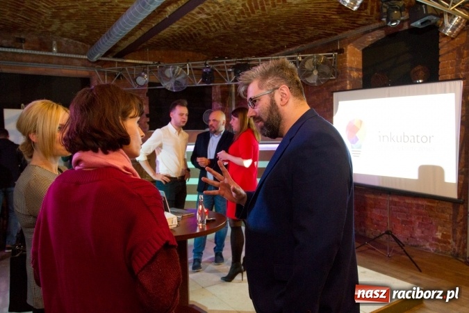 Zdjęcie w galerii na portalu naszraciborz.pl: Ciekawa narracja i ucieczka od schematów to podstawa. Paweł Tkaczyk - jeden z najlepszych marketerów w Polsce gościł dziś w Raciborzu wiadomości z regionu