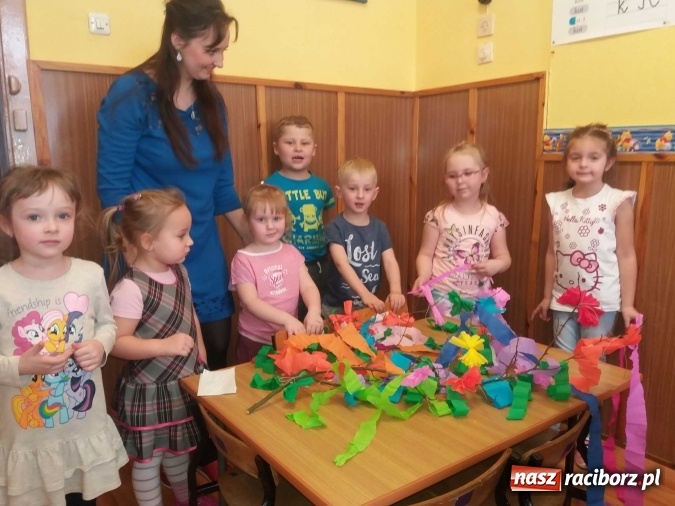 Zdjęcie w galerii na portalu naszraciborz.pl: Wiosenne spotkanie z książką w krzanowickiej bibliotece wiadomości z regionu