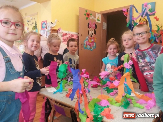 Zdjęcie w galerii na portalu naszraciborz.pl: Wiosenne spotkanie z książką w krzanowickiej bibliotece wiadomości z regionu