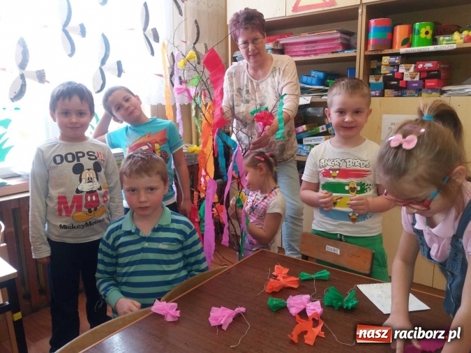 Zdjęcie w galerii na portalu naszraciborz.pl: Wiosenne spotkanie z książką w krzanowickiej bibliotece wiadomości z regionu