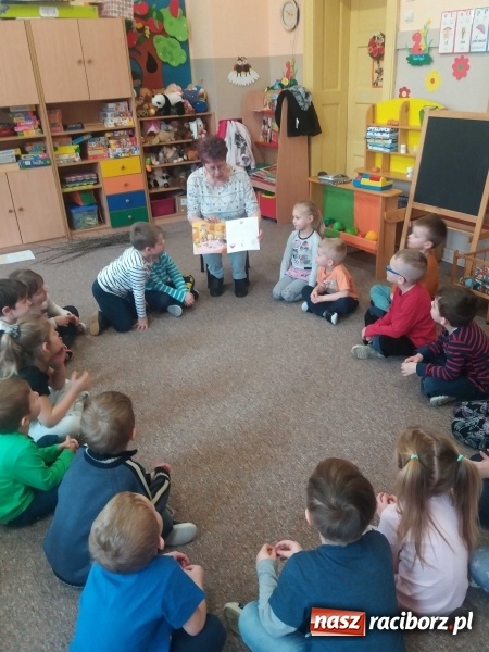 Zdjęcie w galerii na portalu naszraciborz.pl: Wiosenne spotkanie z książką w krzanowickiej bibliotece wiadomości z regionu