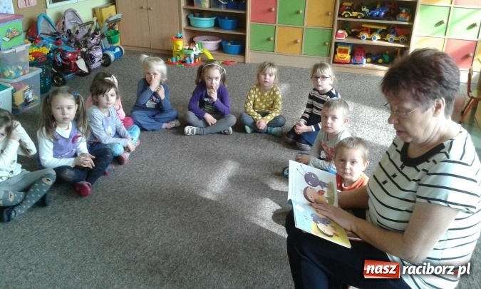 Zdjęcie w galerii na portalu naszraciborz.pl: Wiosenne spotkanie z książką w krzanowickiej bibliotece wiadomości z regionu