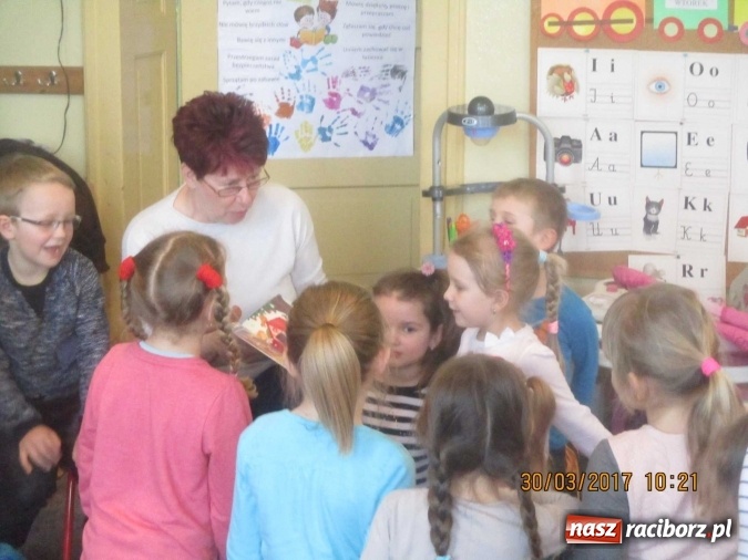 Zdjęcie w galerii na portalu naszraciborz.pl: Wiosenne spotkanie z książką w krzanowickiej bibliotece wiadomości z regionu