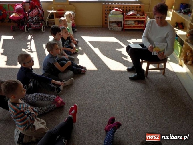 Zdjęcie w galerii na portalu naszraciborz.pl: Wiosenne spotkanie z książką w krzanowickiej bibliotece wiadomości z regionu