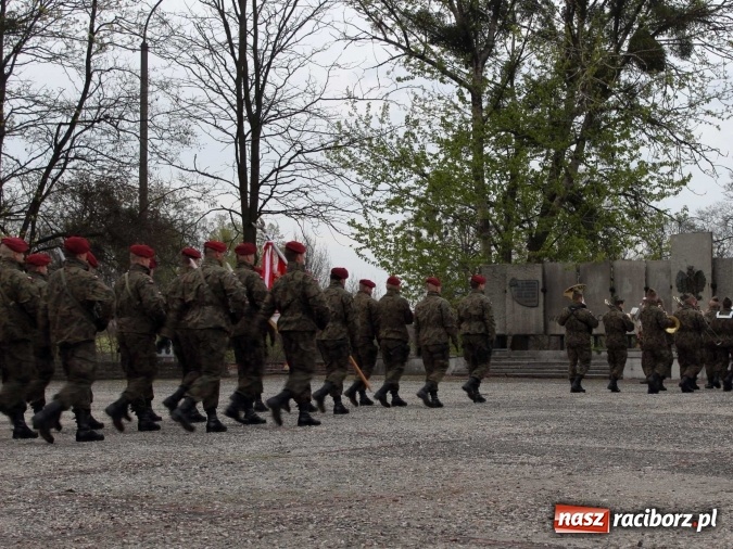 Zdjęcie w galerii na portalu naszraciborz.pl: W Kuźni Raciborskiej odbył się apel poległych  wiadomości z regionu