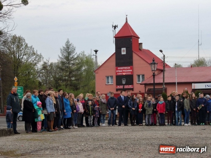 Zdjęcie w galerii na portalu naszraciborz.pl: W Kuźni Raciborskiej odbył się apel poległych  wiadomości z regionu