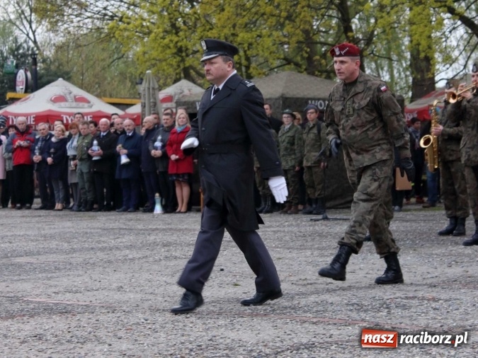 Zdjęcie w galerii na portalu naszraciborz.pl: W Kuźni Raciborskiej odbył się apel poległych  wiadomości z regionu