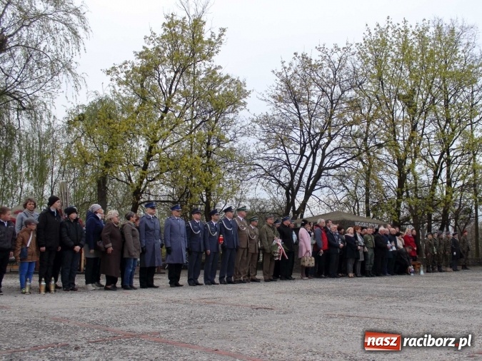 Zdjęcie w galerii na portalu naszraciborz.pl: W Kuźni Raciborskiej odbył się apel poległych  wiadomości z regionu