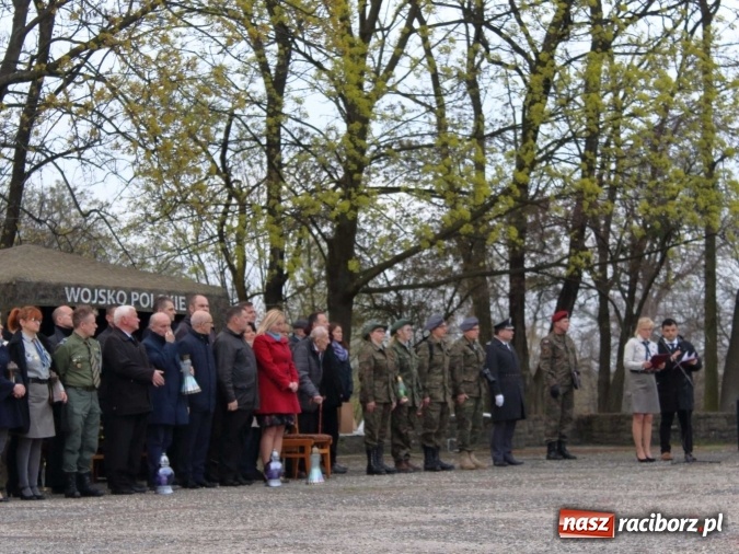Zdjęcie w galerii na portalu naszraciborz.pl: W Kuźni Raciborskiej odbył się apel poległych  wiadomości z regionu